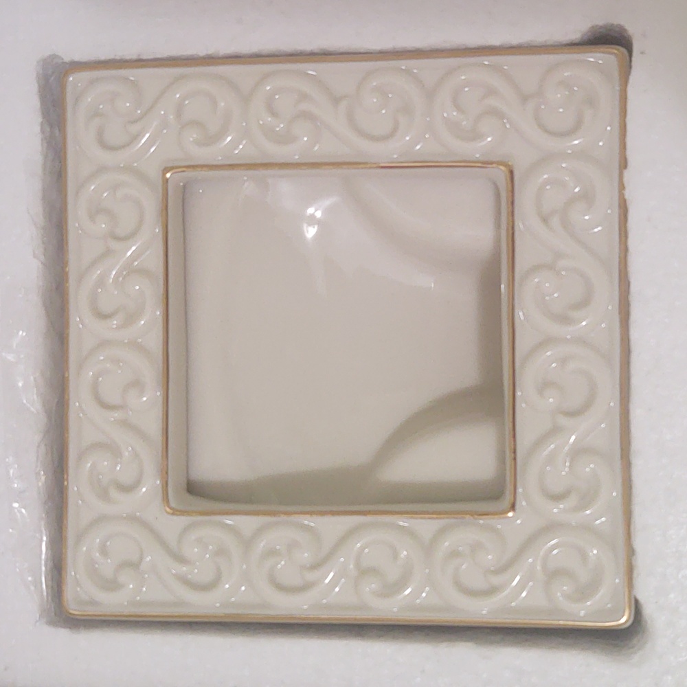 4 3/4" Lenox Carved Scroll Square Frame - Picture 3 of 9
